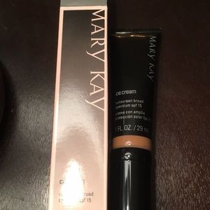 MARY KAY / DEEP / CC CREAM / NEVER USED